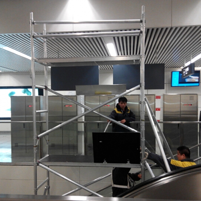 扶梯台階上搭建